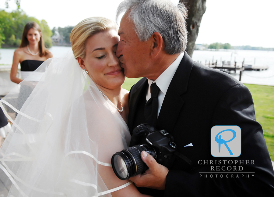 Alison gets a kiss from her dad as they prepare to head to the ceremony