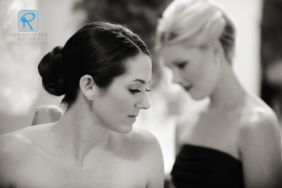 Elizabeth and the bridesmaids get ready