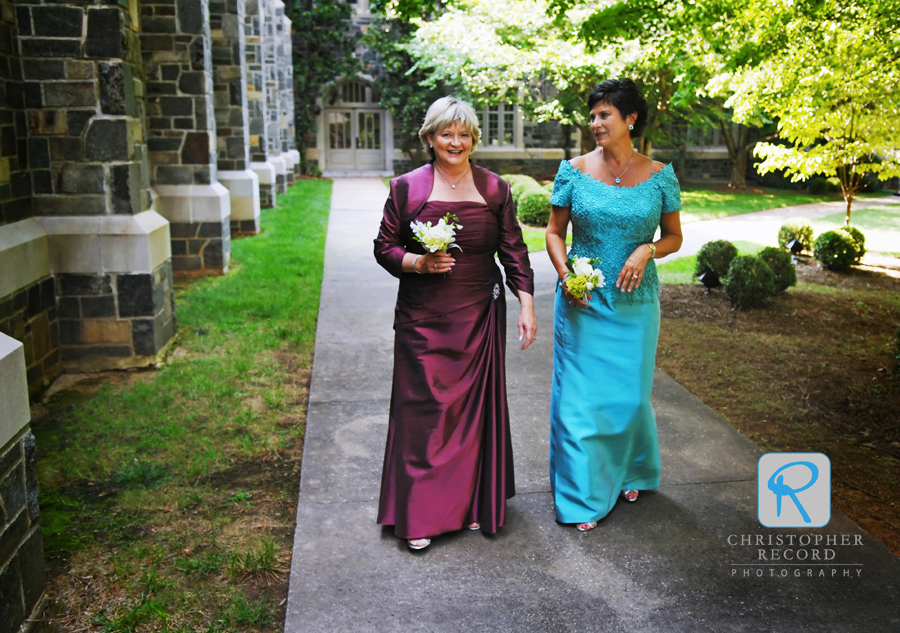 Katie's mother, Debbie, left, walks to the ceremony with Rob's mother, Anne