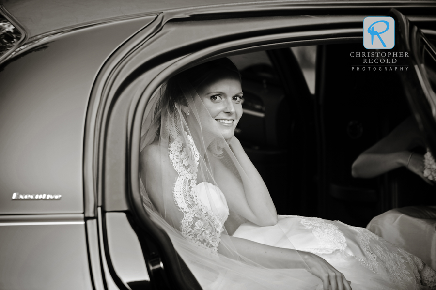 Katie looks elegant as she heads off to the reception in style