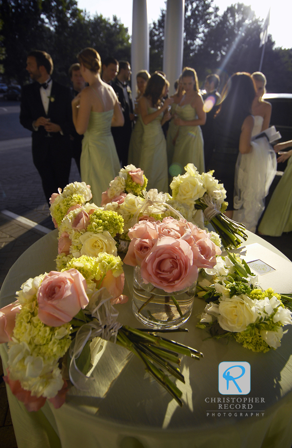 The wedding party arrives at Myers Park Country Club