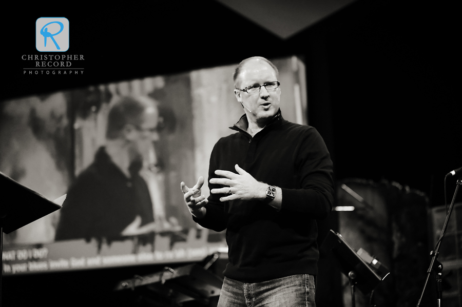 Lake Forest lead pastor Mike Moses leads the Hope in a House of Blues series