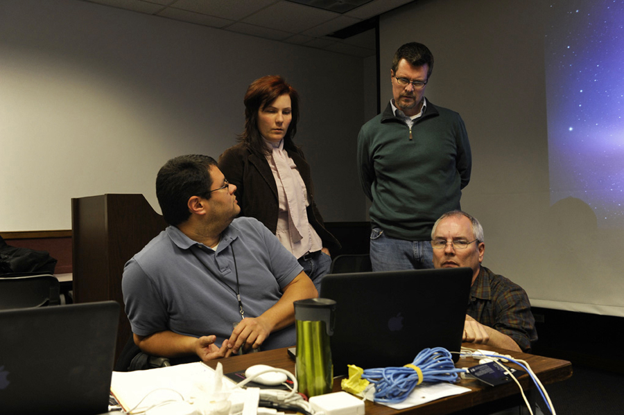 SCNPA vice president Rich Glickstein, left, looks on as judges Stacy Pearsall, Michael Holahan and me select the Best of Show. Photo by Andy Dunaway.