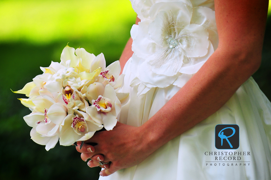 Beautiful detail of the bride from Peter