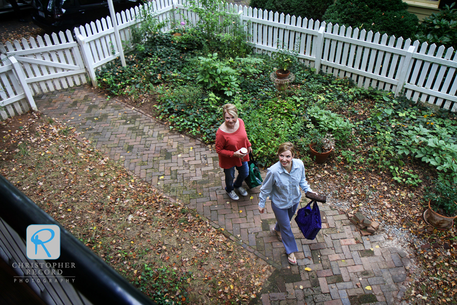 Regina and her mother arrive at the Zevely Inn