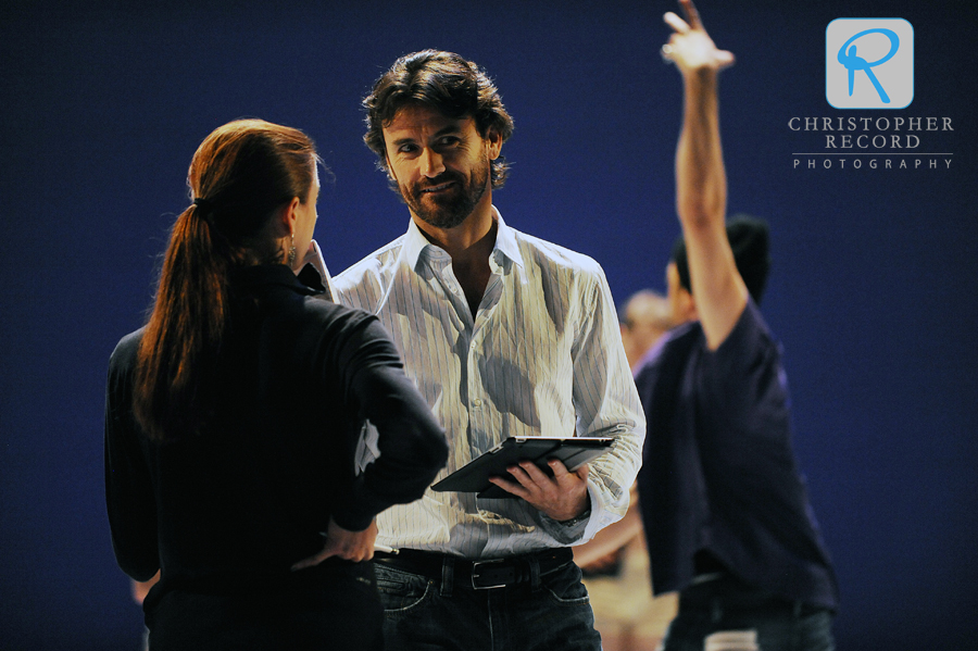 Dancer/choreographer Sasha Janes talks with dancer/teacher Traci Gilchrest during a break