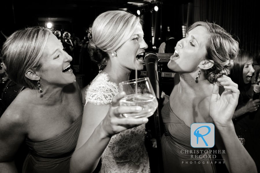 Holt and her UT sisters sing Rocky Top