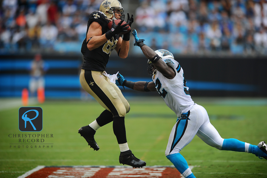 Saint Jimmy Graham hauls in a pass with Jon Beason in pursuit