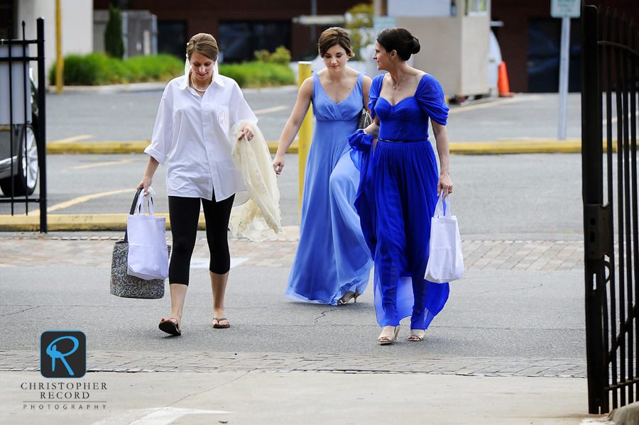 Claire arrives at the church with mother Lili and matron of honor Lauren