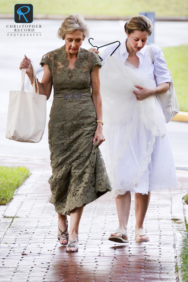 Betsy and her mother Laura arrive at Christ Episcopal Church 